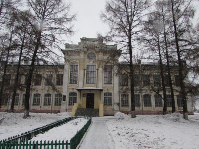 Здание мужской гимназии, в которой учился Фейгин Г.Г. и работал друг семьи Ульяновых Захаров А.В.