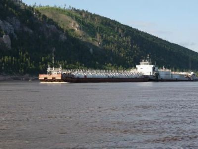 Теплоход «Ерофей Хабаров», получивший пробоину, на буксире доставят в Ленский район