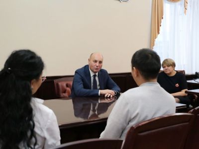 Службу Денис считает обычным делом