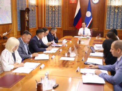 Глава Якутии провёл заседание по строительству объектов образования и здравоохранения