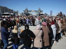 На площади Победы в Якутске станцевали «Осуохай Победы»