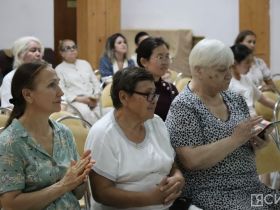 Не заменяйте игрушки и общение гаджетом: о пользе и вреде смартфонов для детей рассказала психолог