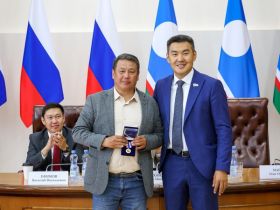 Госнаграды вручили журналистам Якутии в День национальной печати