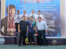 Названы победители юношеского турнира по вольной борьбе в честь олимпийского чемпиона Павла Пинигина