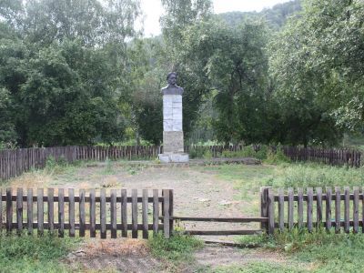 Памятник бойцам отряда П. Сухова