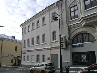 Дом для служащих Комиссаровского технического училища (в основе главный дом городской усадьбы), XVIII - нач XIX вв., 1842 г., кон. XIX в.