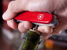 Нож перочинный Victorinox Huntsman, сталь X55CrMo14, рукоять Cellidor®, красный, 15 функций, 91мм