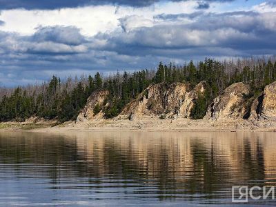 В Зырянке подтопило взлетно-посадочную полосу аэропорта из-за подъема уровня воды на Колыме