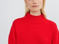 Объёмный джемпер с воротником-стойкой, Красный