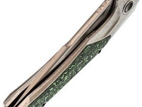 Складной нож TUOTOWN Guerrero, сталь M390, рукоять Grey Crystal Ti/Green Carbon Fiber