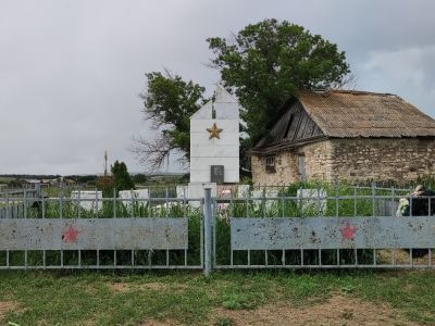 Братская могила советских воинов, погибших в период Сталинградской битвы