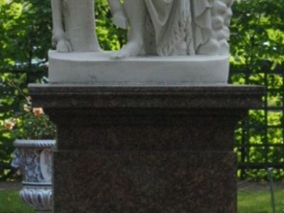 Скульптурная группа "Сатир и вакханка"