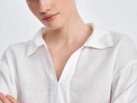 Блузка свободного силуэта с отложным воротником