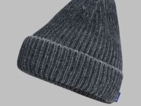 Вязаная шапка из коллаборации с maneken