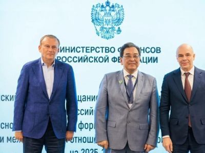 Знак «Отличник финансовой работы» вручили и. о. министра финансов Якутии Валерию Жондорову