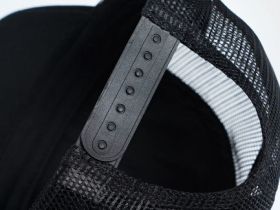 Бейсболка с резиновым патчем и сеткой, Черный