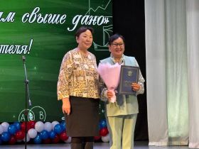 В Якутске наградили педагогов в преддверии Дня учителя