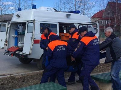 Спасатели помогли пожилому мужчине, которому стало плохо на набережной Ленска