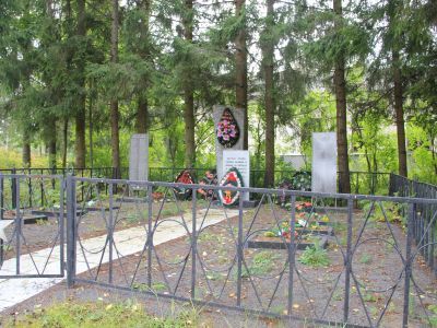 Братская могила воинов Советской Армии, погибших в 1944 г.