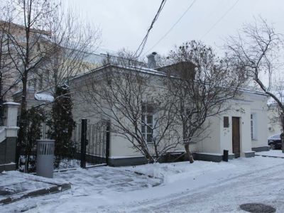 Городская усадьба А.Т.Ржевского - Лихачевых - М.Филиппа, сер. XVIII в. - 1-я пол. XIX в., 1990-е гг.  В 1839-1842 гг. владельцем усадьбы был декабрист М.Ф.Орлов. Здесь в 1885 г. жил художник-пейзажист И.И.Левитан, в 1915 г. - поэт Б.Л.Пастернак