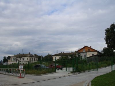 Гостиные и жилые корпуса, хозяйственные постройки за пределами ограды монастыря Оптина Пустынь