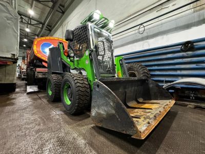 В Якутске опробуют первый электрический мини-погрузчик