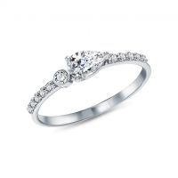 Серебряное кольцо с фианитами