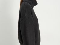 Джемпер с воротником-стойкой и объемными рукавами