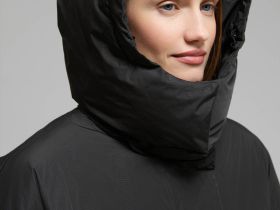 Пуховое пальто с переливающимся эффектом