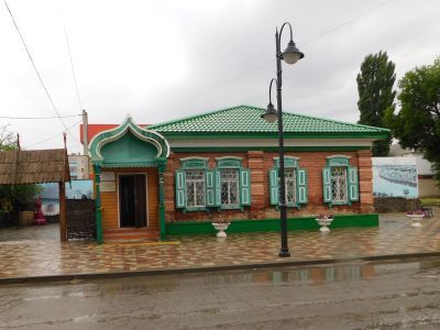 Здание, где находился военно-революционный штаб обороны Фроловского гарнизона