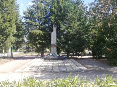 Братская могила советских воинов, погибших в период Сталинградской битвы