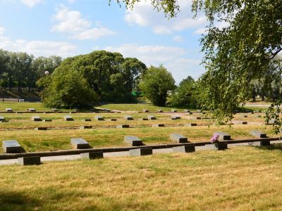 Некрополь жителей и защитников Ленинграда, погибших в 1941-1944 гг.