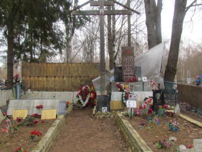 Братская могила советских воинов, погибших в годы Великой Отечественной войны