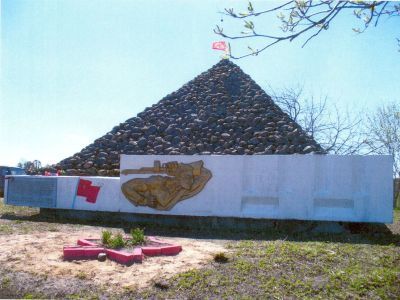 Памятное место героических боев 254-го стрелкового полка им. А.М. Матросова. На этом месте установлен памятник