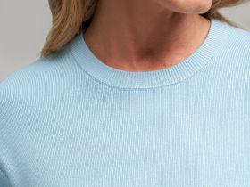 Легкий базовый джемпер прямого кроя