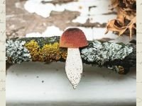 Деревянная брошка Дворникова А. "Подосиновик"