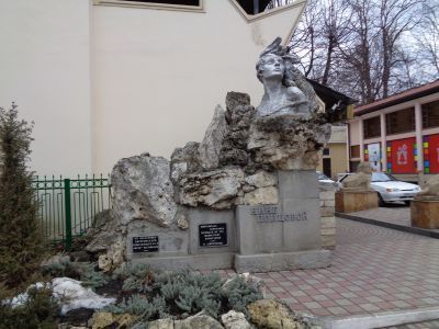 Памятник партизанке Н.Попцовой