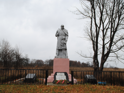 Братская могила 9 советских воинов, погибших в 1943 г. в боях с немецко-фашистскими захватчиками