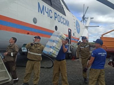 В Верхоянский район продолжается доставка гуманитарной помощи