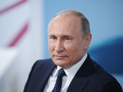 Владимир Путин поручил до 1 июля представить проект указа о звании "Мать-героиня"