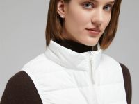 Пуховый жилет с натуральным пухом