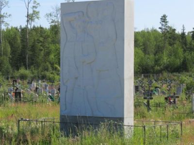 Братская могила трех политссыльных, зверски убитых карательным отрядом весной 1919 года