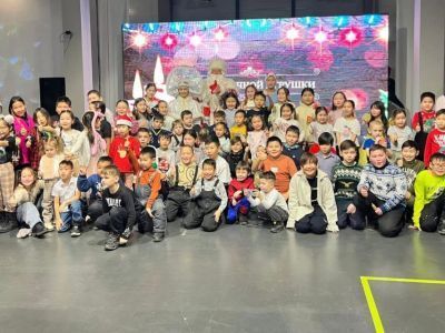 Для детей участников СВО в Якутске организовали новогодний утренник