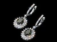 Серьги из белого золота с хромдиопсидами э4754сг08220453