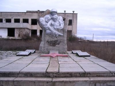Памятный знак в честь воинов-односельчан, погибших в годы Великой Отечественной войны