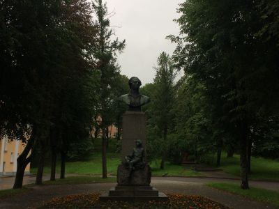 Памятник ученому-энциклопедисту Ломоносову М.В.