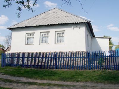 Дом в с. Нижний Реутец Медвенского района, в котором жил писатель К. Д. Воробьев с 1919 по 1935 годы