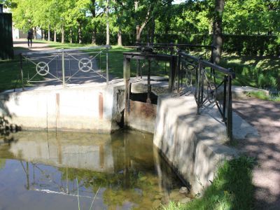 Шлюз и кирпичные трубы (две)