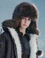 Коричневая шапка-ушанка с искусственным мехом и завязками Глория Джинс