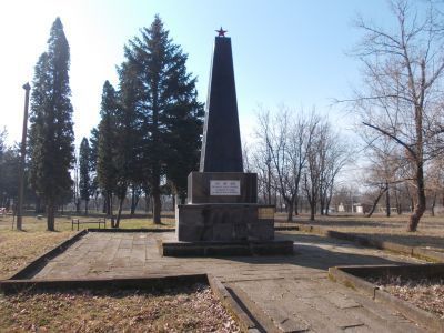 Братская могила односельчан, погибших в годы гражданской войны